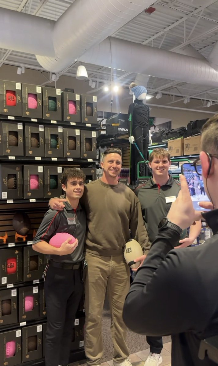 Kurt Benkert tweet media