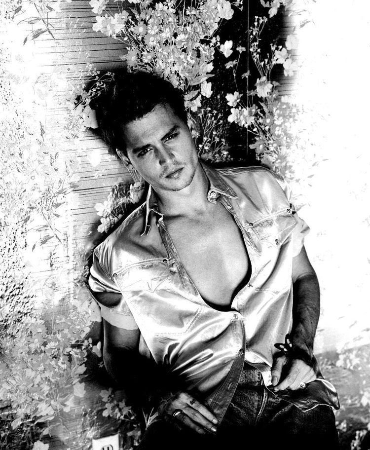 Johnny Depp tweet media