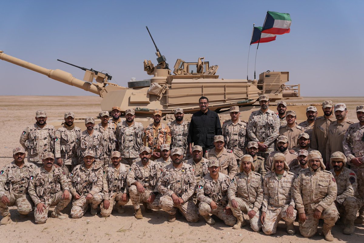 kuna_ar's tweet photo. وزير الدفاع الشيخ عبدالله علي عبدالله السالم الصباح يتفقد عددا من وحدات ومواقع الجيش الكويتي للاطلاع على سير العمل ومستوى الجاهزية القتالية

- شدد على مضاعفة الجهود في ظل الأوضاع الراهنة وأن المرحلة الحالية تتطلب أقصى درجات اليقظة والجاهزية

- أعرب عن فخره واعتزازه بجهود منتسبي الجيش المخلصة في مختلف المواقع

 https://t.co/qE9gOiOfHb

#كونا #الكويت