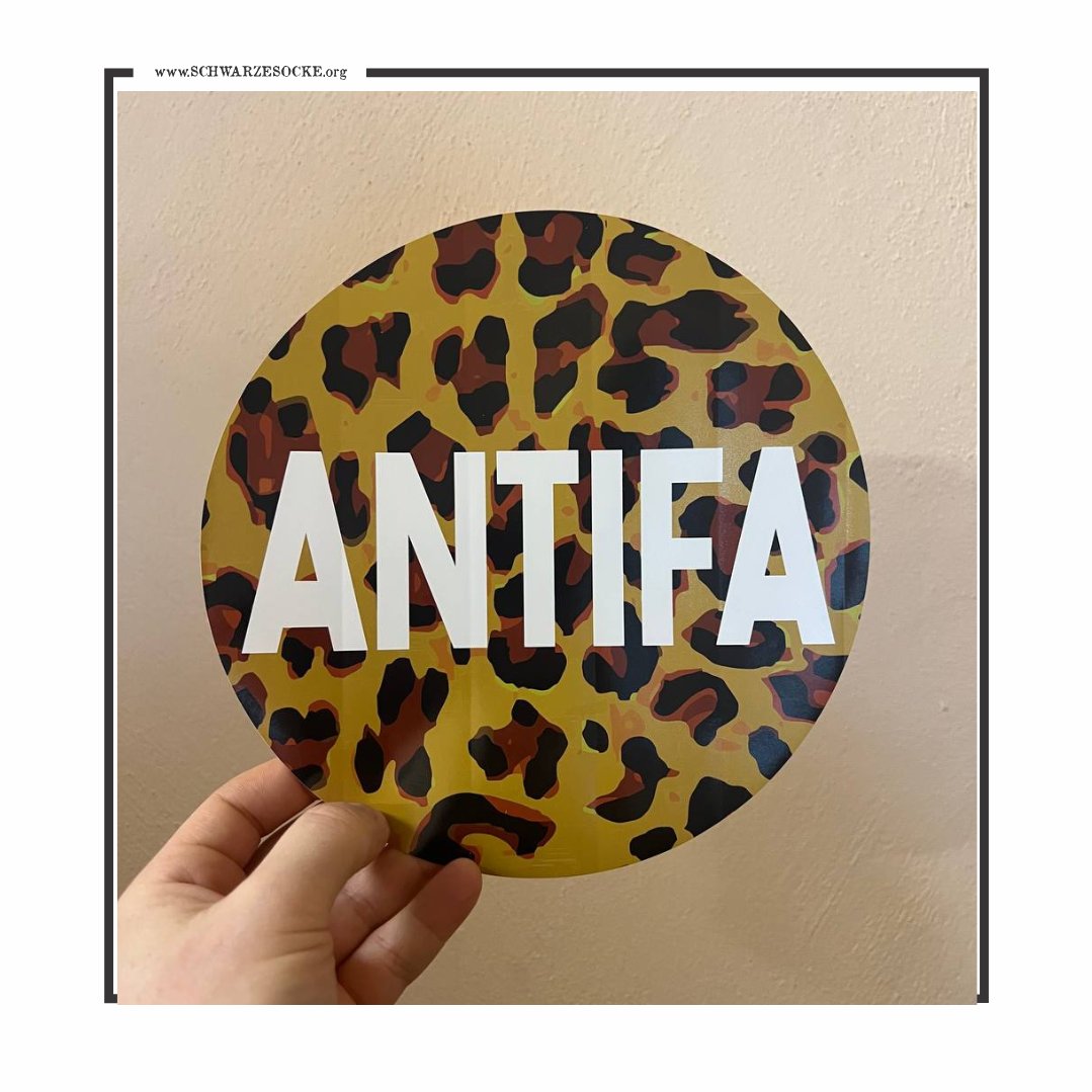 Neue Sticker im Shop: schwarzesocke.org/mailorder/inde…
#antifa #sticker #gegenrechts
