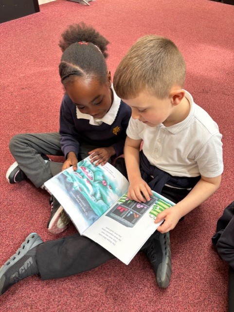 Hawthorn_PS's tweet photo. Year 2 enjoyed meeting the author Naomi Barley this morning. The children loved listening to her story called ‘The Zig Zags’ and then had the opportunity to create their own characters from the story! @f1naomi https://t.co/pkV2VoahMM