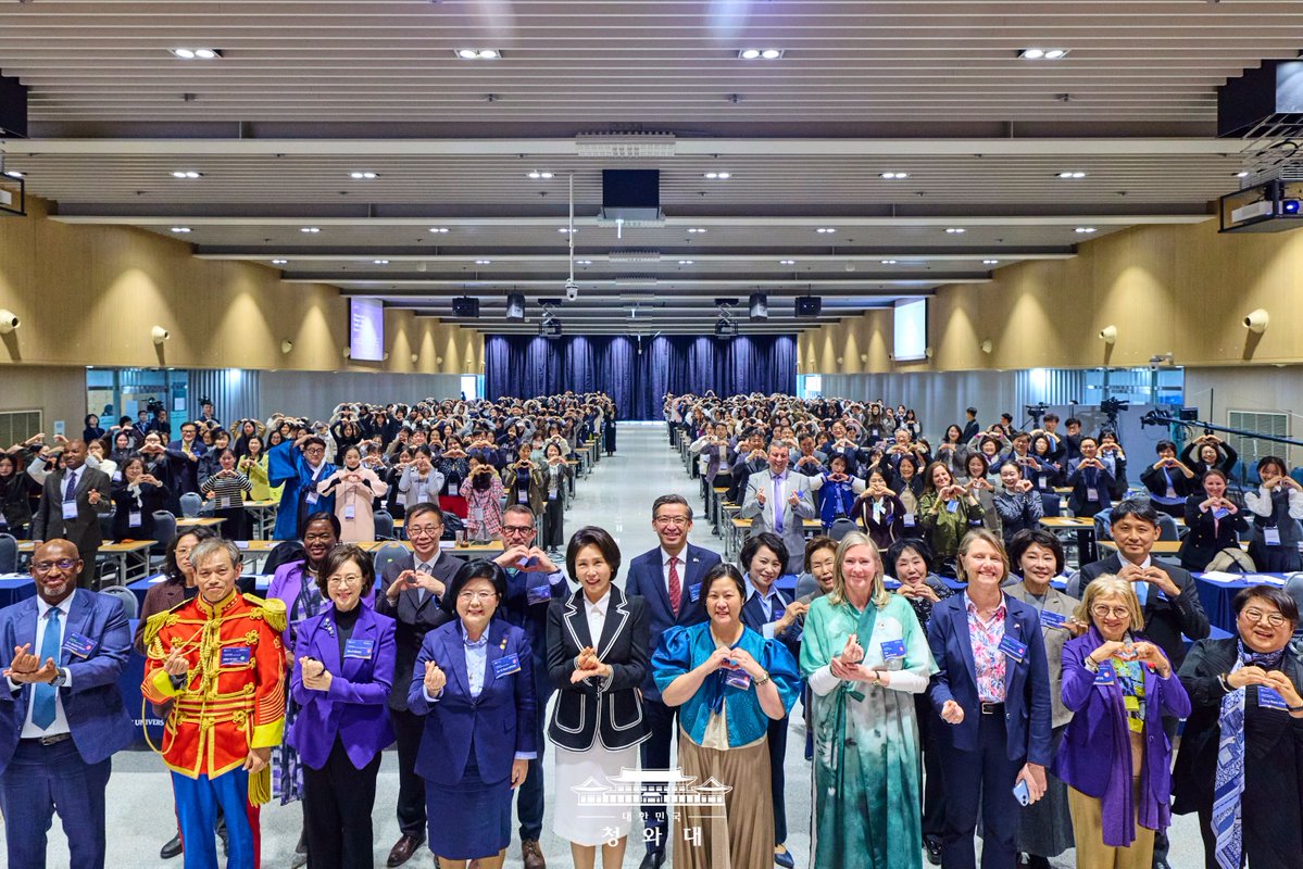 Honored to have represented Rwanda at the International Women’s Day Sookmyung Forum hosted by Sookmyung Women's University <a href="/sookmyung1906/">Sookmyung Women’s Univ.</a> .  

The high level forum graced by the attendance of H.E. Kim Hea Kyung, the First Lady of the Republic of Korea, brought together