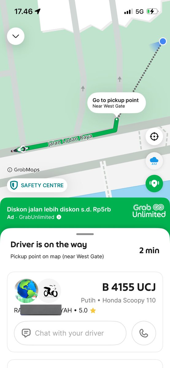 itsdyaz's tweet photo. lain kali kalo emg gamau diambil yang bilang, gue lagi antri beli takjil after balik kerja dan titiknya di sebrang tukang takjil, nah gue kan ga buka hp karena lagi milih2 makanannya, gue kira udah sampe tapi ternyata ga jalan kan jadi buang2 waktu gue  @GrabID https://t.co/RaGOuhdt7b