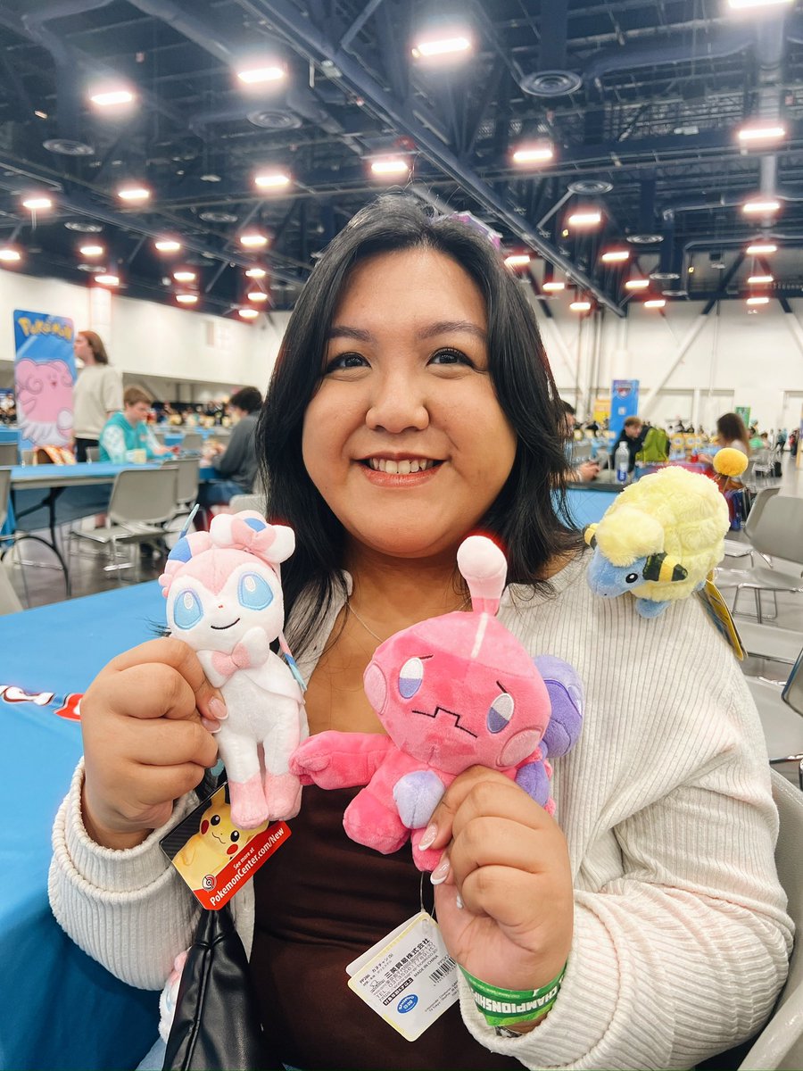 jihglypuff's tweet photo. a reintroduction 

hi i’m jov! ⸜(｡˃ ᵕ ˂ )⸝♡

i started this account during the height of the pandemic to mainly keep up with twice + once + kpop sphere

since then, i rediscovered my love for pokemon and learned the tcg, while on my way to finishing my degree! :-) https://t.co/cu1oX6OUOR