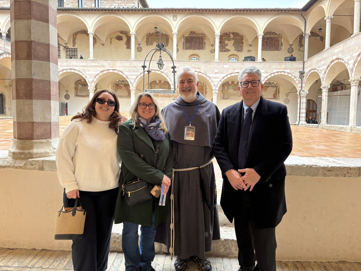 AusAmbHolySee's tweet photo. Today I am in Assisi with my family, where we had the rare privilege of seeing the relics of Saint Francis, which Pope Leo agreed to display on the occasion of the 800th anniversary of his death. So grateful to the friar who accompanied us on this emotive and spiritual visit. https://t.co/iXv2eRx71l