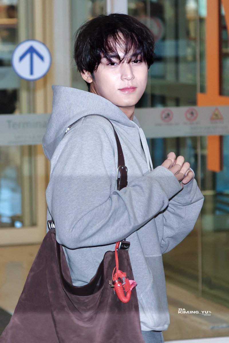 260311 ICN 출국 

너무 귀여워 오늘진짜 ㅠ

#민규 #세븐틴 
#ミンギュ　#金珉奎
#SEVENTEEN #MINGYU