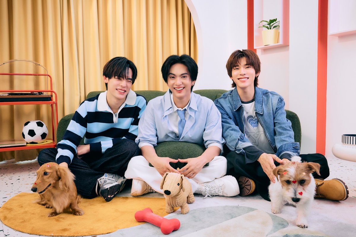 StarlightYnews's tweet photo. ‘COPPER OF BUS’ แพ้เสียงในหัว (ใจ) 
ขอสารภาพรักผ่านเพลง ‘It Had To Be You’ 
จาก OST. ด้วงกับเธอ Duang With You Series
 
#ด้วงกับเธอSeries 
#DuangWithYouSeries 
#DMDMUSIC

เมื่อรู้ตัวว่า ‘รัก’ แต่ยังไม่กล��าพูดออกไป ต้องให้เพลงเป็นสื่อแทนใจเพื่อสารภาพความจริงที่เก็บซ่อนไว้มานาน ผลงานเพลงใหม่สำหรับ OST. ซีรีส์ ‘ด้วงกับเธอ Duang With You Series’ ลำดับที่ 5 อย่างเพลง ‘It Had To Be You’ เป็นตัวแทนความรู้สึกของ ‘ฉิน’ ที่มีให้กับ ‘ด้วง’ด้วยฝีมือการแสดงของ ‘ตี๋ตี๋  วันพิชิต นิมิตภาคภูมิ - ป๋อ ศุภการ จิรโชติกุล’ ซึ่งได้ ‘COPPER OF BUS’ มาร่วมถ่ายทอดความรู้สึกที่เต็มไปด้วยความรักอัดแน่นอยู่ในใจ
เพลง ‘It Had To Be You’ เป็นเหมือนบทสารภาพรักหลังจากแพ้เสียงในหัวใจของตัวเองก็ค่อย ๆ เปิดเผยความจริงออกมา จากคำว่า ‘ไม่ได้คิดอะไร’ สู่ความชัดเจนว่า ‘ที่จริงแล้วเรารู้สึกนะ’ ตรงตามคาแรคเตอร์ของ ‘ฉิน’ ซึ่งเป็นคนแสดงออกไม่เก่ง แต่ลึก ๆ ได้ขีดเส้นแล้วว่าหัวใจทั้งดวงยกให้กับ ‘ด้วง’ ซึ่งเป็นคนที่อยู่ข้าง ๆ กันมาเสมอ เพลงนี้ยังเพิ่มความละมุนด้วยเสียงของเปียโนที่นำขึ้นมา เพื่อถ่���ยทอดความเรียบง่ายและอบอุ่น พร้อมเมโลดี้ที่ค่อย ๆ ไต่ระดับอารมณ์ ผสานด้วยเสียงร้องของ ‘COPPER OF BUS’ สื่อความรู้สึกเหมือนคำสารภาพรักที่ออกมาจากหัวใจ ผ่านความไพเราะด้วยลายเซนต์การแต่งเพลงของเจ้าหญิงแห่งวงการ T-POP ‘แอ้ม อัจฉริยา ดุลยไพบูลย์’ โดยเป็นหนึ่งในนักแต่งเพลงที่เข้าใจความรู้สึกของตัวละครในซีรีส์เรื่องนี้เป็นอย่างดี หลังสร้างความประทับใจในผลงานการแต่งเพ���ง OST. ซีรีส์ ‘ด้วงกับเธอ Duang With You Series’มาแล้วถึง 2 เพลง อย่าง ‘จีบไม่จบ (Someday, Say Yes)’ และ ‘Take Our Time’
โดย ‘COPPER OF BUS’ เผยถึงการร้องเพลงนี้ว่า “It Had To Be You เป็นเพลงที่มีความโรแมนติกมาก การค่อย ๆ สารภาพรักจากความรู้สึกที่อยู่ลึกในใจ ทำให้ผมตั้งใจร้องออกมาให้ดีที่สุดเพื่อให้สัมผัสได้ถึงความจริงใจในความสัมพันธ์นี้ และทำนองเพลงที่มีการใช้เปียโนเข้ามาเสริม ทำให้เพลงนี้ยิ่งลงตัวและอบอุ่นม���ก ๆ เลยครับ”
แค่มองทุกอย่างด้วยใจ แล้วจะรู้อะไรมากกว่านั้น ฟังคำสารภาพรักของคนที่ชัดเจนกับความรู้สึกตัวเอง จากเสียงร้องของ ‘COPPER OF BUS’ ในเพลง ‘It Had To Be You’ พร้อมชม Music Video ได้แล้ววันนี้ ผ่านทาง YouTube: DMD MUSIC รวมถึง��ิดตามฟังและชม MV OST. ซีรีส์ ‘ด้วงกับเธอ Duang With You Series’ ทั้ง 4 เพลงซึ่งปล่อยออกมาก่อนหน้านี้ ไม่ว่าจะเป็น จีบไม่จบ (Someday, Say Yes), Take Our Time, ไม่ชูสแต่ไม่ท้อ (Don’t Give Up) และ จังหวะยอมรัก (Heart’s Timing)ไปพร้อมกับการเอาใจช่วยในความสัมพันธ์ของ ‘ด้วง’กับ ‘ฉิน’ ที่เดินหน้าอัปเลเวลความสัมพันธ์ได้แบบดีต่อใจคนเชียร์ ยิ่งเปิดใจให้กันเคมียิ่งพุ่ง ซึ่งเข้มข้นเข้าสู่ EP 7 แล้ว
ติดตามซีรีส์ ‘ด้วงกับเธอ Duang With You Series’ได้ทุกวันเสาร์ เวลา 21.30 น. ทางช่อง One31 รวมถึงชมออนไลน์ย้อนหลังได้ที่ Youtube : Mandee Channel และชมออนไลน์เวอร์ชัน UNCUT ได้เวลา 22.30 น. บนแอปiQIYI (อ้ายฉีอี้) และเว็บไซต์ https://t.co/Zl7VvAKzPy ที่เดียวเท่านั้น