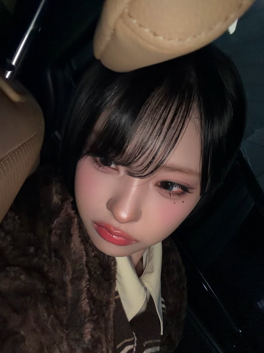 _zigu72_'s tweet photo. 너 이렇게 어른여자됐다고…? 
진짜 구라즐…… https://t.co/ZNplnXVoV6