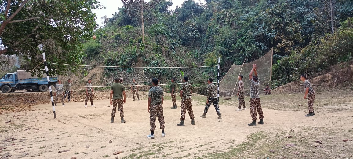 48bnCrpf's tweet photo. Team spirit finds its rhythm on the field. Evening games at 48 Bn CRPF fostered coordination, enthusiasm and healthy competition among personnel, strengthening camaraderie and collective morale. #48BnCRPF #CRPF #EveningGames #TeamSpirit #ForceFitness 🇮🇳 https://t.co/WCtn3gIx6M
