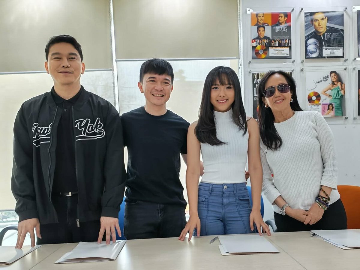 mokugekishanews's tweet photo. Rai is now under StarPop, a Star Music-affiliated music label partnered with One Ivy production house. It is after the solo idol signed a contract with them today (March 11).
(PHOTOS: RAI/FACEBOOK)
#LocalIdol
#Rai
@__raire https://t.co/44yui9E52q