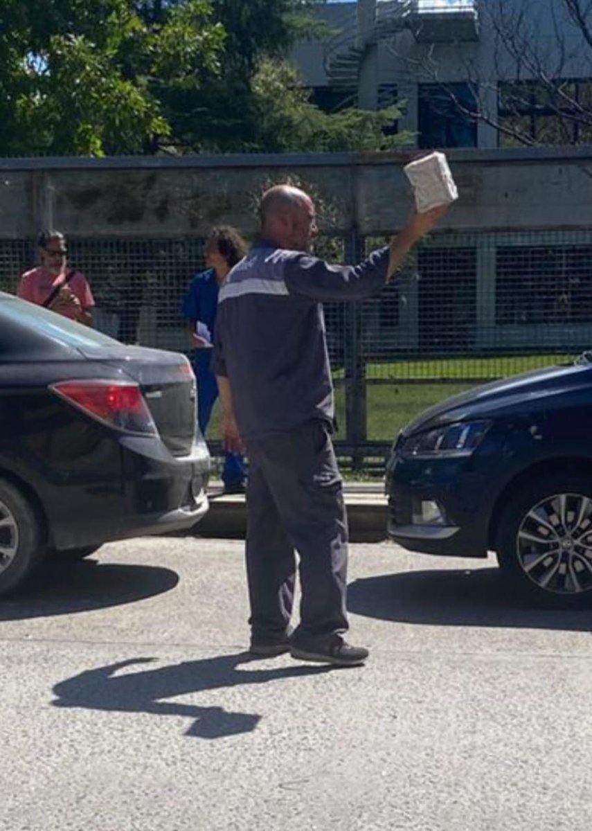 ManuelaC22's tweet photo. FONDO DE HUELGA POR FATE 

Los trabajadores de FATE están pidiendo colaboraciones a su fondo de huelga para sostener esta heroica lucha por la reapertura de la planta frente a Madanes que quiere derrotarlos con el hambre. Todo el mundo debe sumarse a colaborar!

En FATE todos adentro!