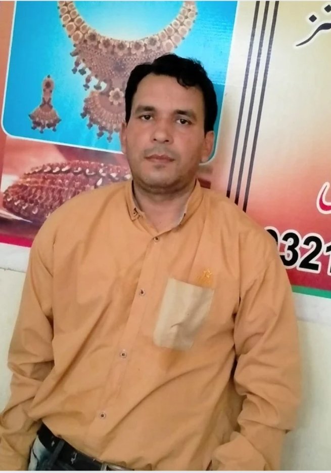 السلام علیکم
امید کرتا ہوں کہ آپ سب لوگ خیریت سے ہونگے۔۔۔۔۔۔
چلیں آج اپنا تعارف کرواتا ہوں کہ میرا نام محمد طارق ہے اور میں کامونکی جو کہ چاول کی ایشیا کی (یا غالبا) دنیا کی سب سے بڑی منڈی ہے میں 1998  سے سونے چاندی کے زیورات اور قیمتی پتھروں کی مینوفیکچرنگ کا کام کرتا ہوں۔