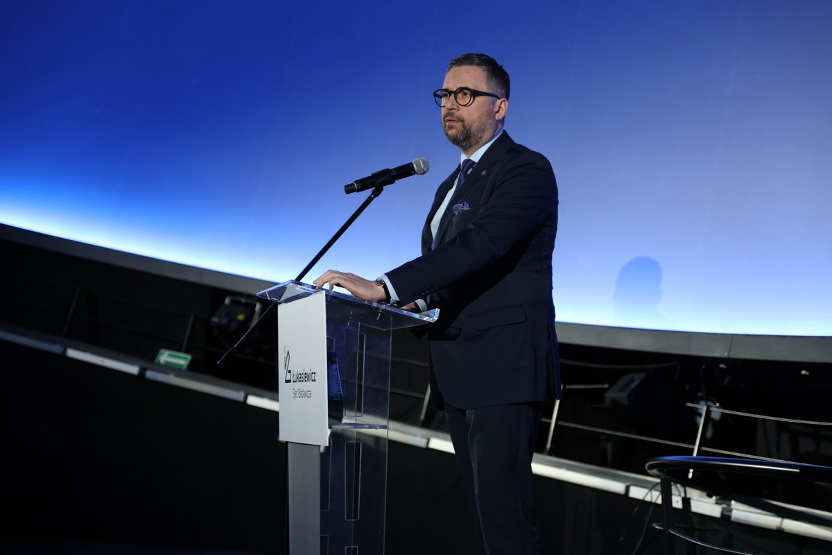 Łukasiewicz tweet media