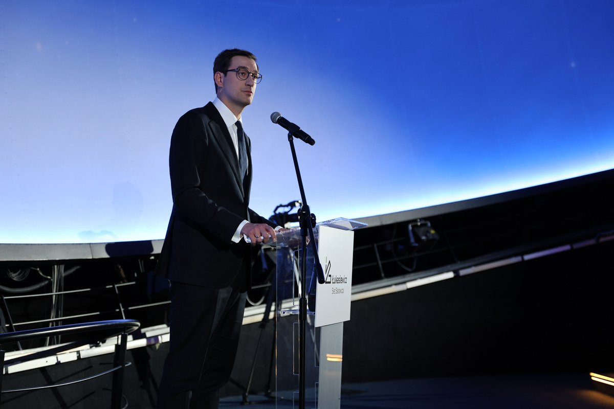 Łukasiewicz tweet media