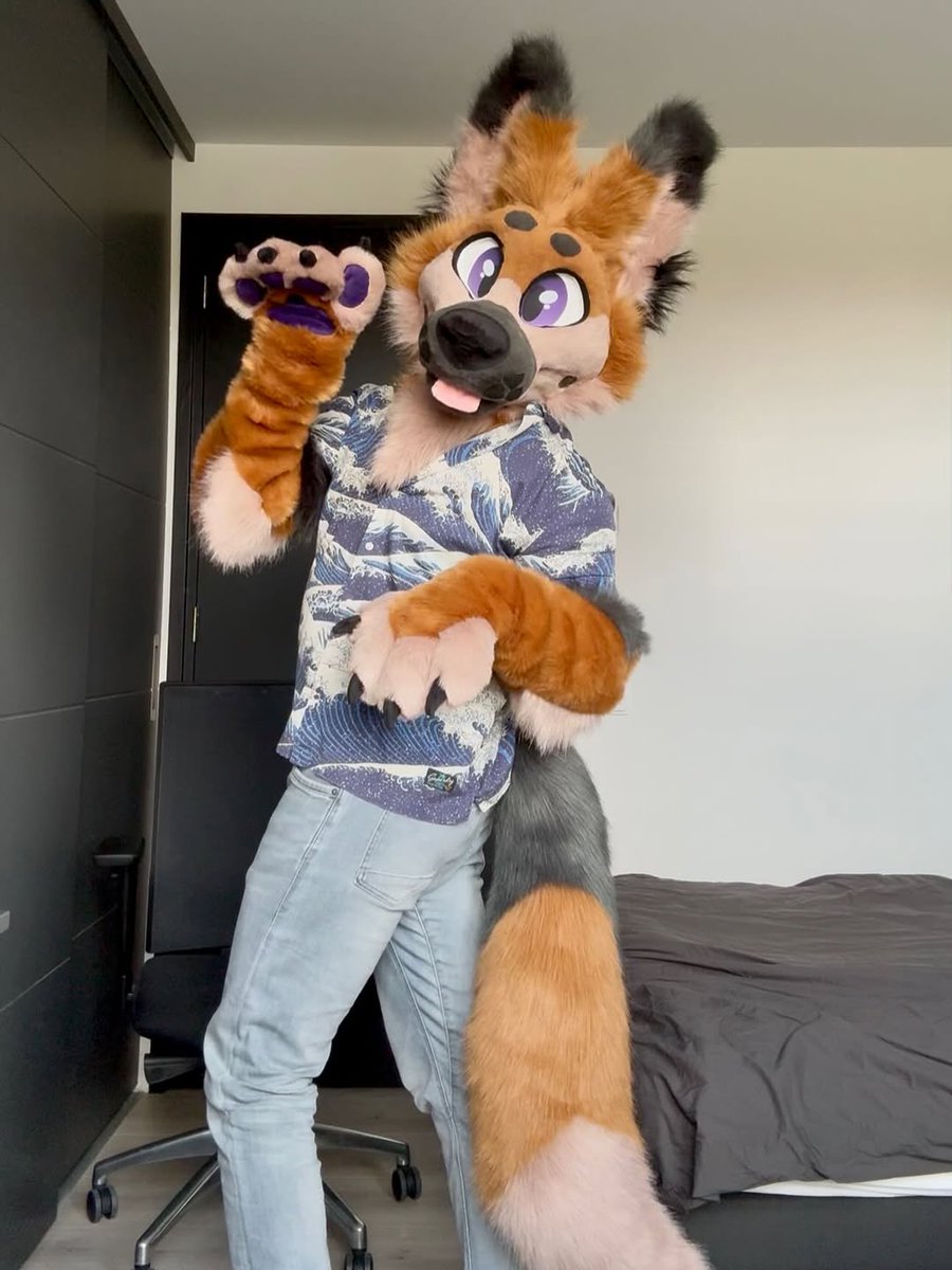 V Λ L E N T I N E 🔜 FWH EF tweet media