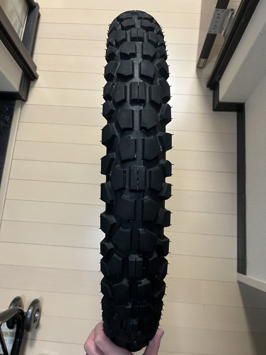 Aki___moto's tweet photo. 誰かDUNLOPのD605前後を2000円で欲しい方いませんか？
フロント　3.00-21 51P  24年25週
リア　120/80-18 M/C 62P  24年23週
CRF250Lに履かせてました
広島市内付近であれば無料で持って行きます https://t.co/syzjWvq9NC