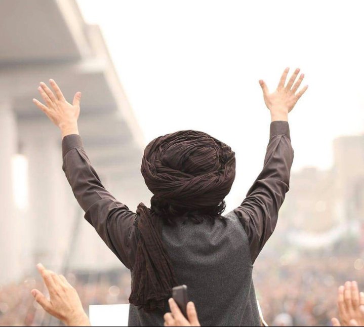 پاکستان قوم اپنے امیر محترم حافظ سعد حسین رضوی کے ساتھ کھڑی ہوئی ہیں اور ہم یہ کہتے ہیں تا دمِ مرگ امیر محترم حافظ سعد حسین رضوی 

Saad Rizvi
#سعدرضوی_کوسامنےلاؤ