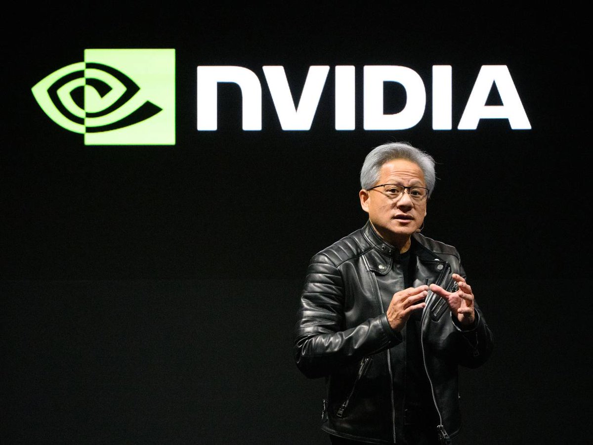 IlProfitto's tweet photo. #Nvidia investirà 2 miliardi di dollari in #Nebius azienda impegnata nello sviluppo di nuovi data center dedicati all’intelligenza artificiale. L’accordo fa parte di una strategia sempre più chiara: sostenere le aziende che costruiscono l’infrastruttura che utilizza le sue GPU.

In pratica Nvidia investe nei suoi stessi clienti, aziende che poi acquistano i suoi chip per alimentare i data center #AI. È un modo per rafforzare l’intero ecosistema dell’intelligenza artificiale, e assicurarsi che la domanda per le sue #GPU continui a crescere.