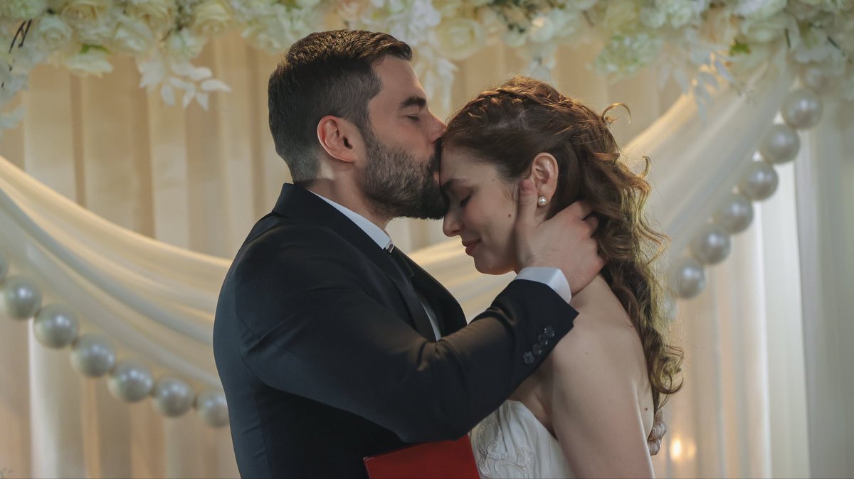 veliahtdizi's tweet photo. Yeni bölüm fotoğraflarımız yayında 📸 

#Veliaht yeni bölümüyle yarın 20.00’de Show TV’de 👑

@ShowTV @farocompany @GoldYapim https://t.co/7LvknqCcZV