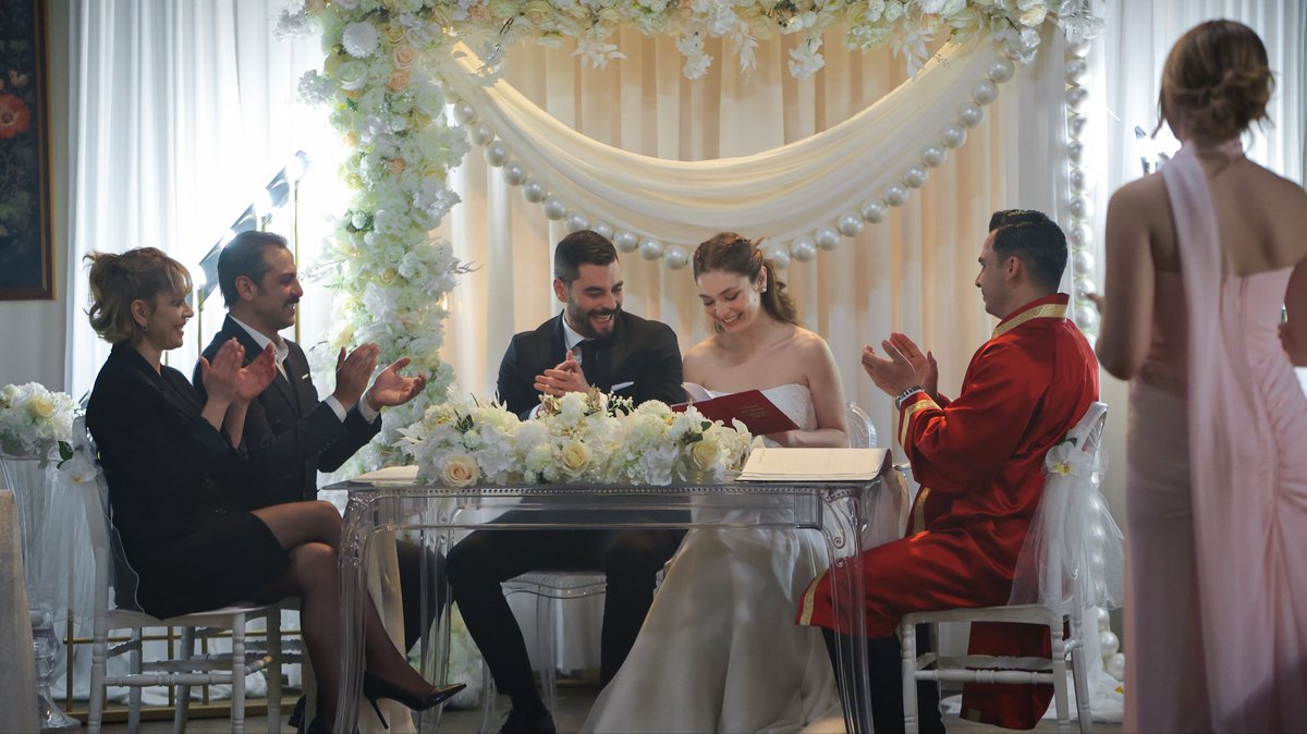 veliahtdizi's tweet photo. Yeni bölüm fotoğraflarımız yayında 📸 

#Veliaht yeni bölümüyle yarın 20.00’de Show TV’de 👑

@ShowTV @farocompany @GoldYapim https://t.co/7LvknqCcZV