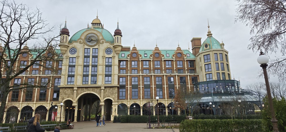 Goedemiddag #Efteling! Daar ben ik weer. Vandaag ga ik nog even 2 à 3 uurtjes het park in om een paar nieuwe updates te maken. #Themepark