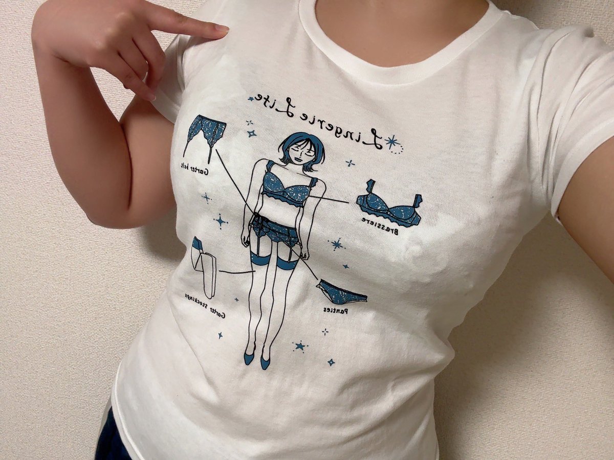 reko_salute_'s tweet photo. 物販のTシャツですが、バスト104cmくらいでLサイズを着用するとこんな感じです〜！！
(おそらく今回の女子会スタッフでわたしが1番バストサイズある‥はず)
めっっっちゃかわいい‥♡♡♡

ブラはサルートを着用してます。
透け感の参考にしてください〜！！

#ちょろすランジェリー女子会 https://t.co/RNRylh8oeE