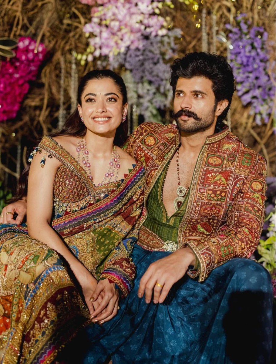 formylovesz's tweet photo. I don’t think anyone understands how long we waited for moments like this. My fangirl heart is so happy!!🥹❤️

@TheDeverakonda @iamRashmika 
#VijayDeverakonda #RashmikaMandanna #Virosh https://t.co/kauX4cGAoW