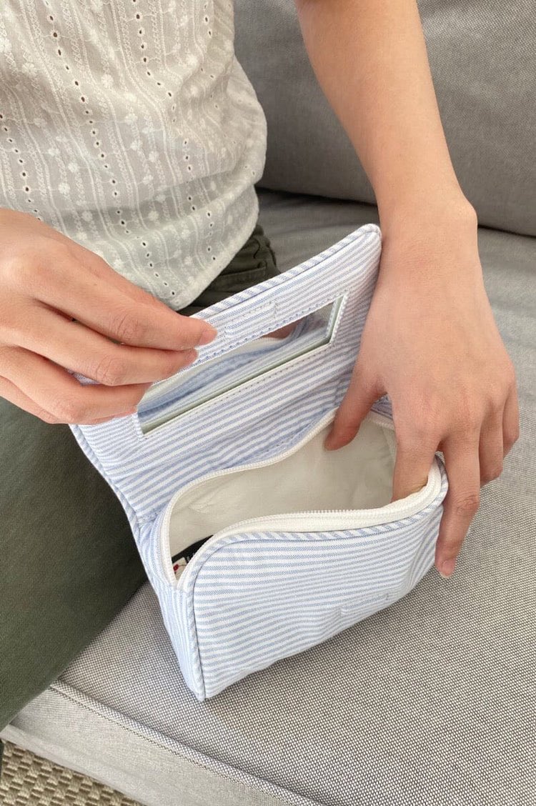 implaimaysa's tweet photo. Brandy Melville - Stripe Makeup Bag
มือ 1 ป้ายครบ จากช็อปญี่ปุ่น 
Price : 750฿ free shipping ⭐️

#ส่งต่อbrandy #ส่งต่อbrandymelville
#brandymelvilleth #brandymelvilleส่งต่อ
#brandy #brandymelville https://t.co/W10hp4Civ7