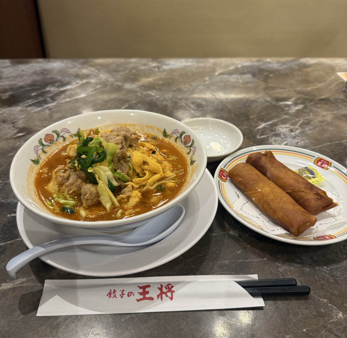 kota7J's tweet photo. 餃子の王将で酒無し晩飯
写真にひかれ豚辛ラーメン
だいぶ見た目ちゃうし、辛いと言ってもコショウの味しかせん
汁は飲めたもんちゃう
不合格
#豚辛ラーメン https://t.co/Tg86fiUGGe
