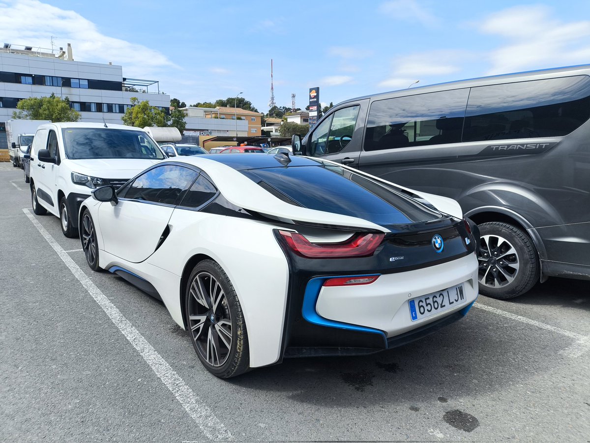 EspanaGameShow's tweet photo. @elguisodebagre #clavo en el parking 🅿️ del shopping!!!
Electrodomésticos BMW con ruedas https://t.co/inZpv28jWj