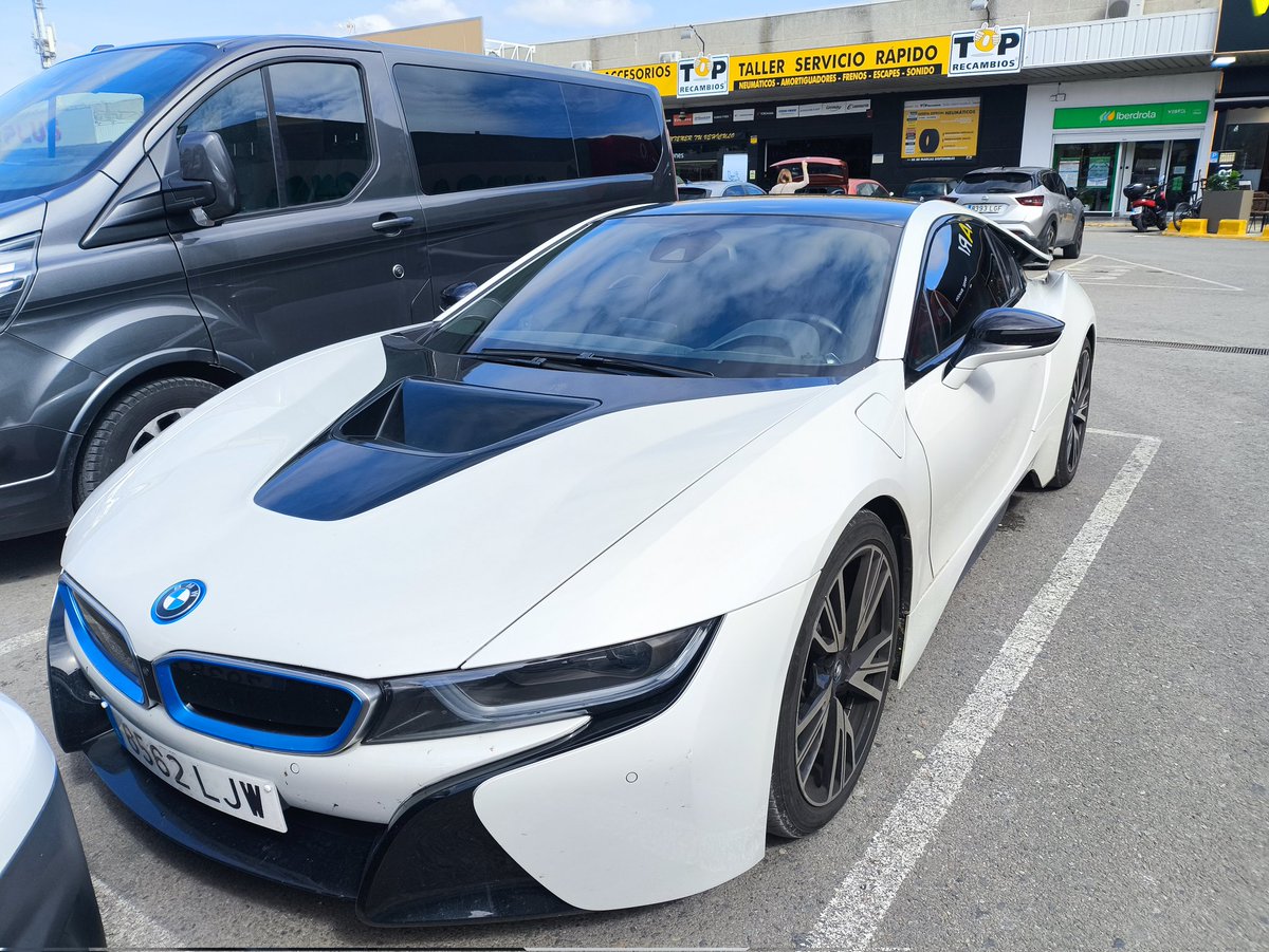 <a href="/elguisodebagre/">Huberto Bourlon “el Guiso”</a> #clavo en el parking 🅿️ del shopping!!!
Electrodomésticos BMW con ruedas