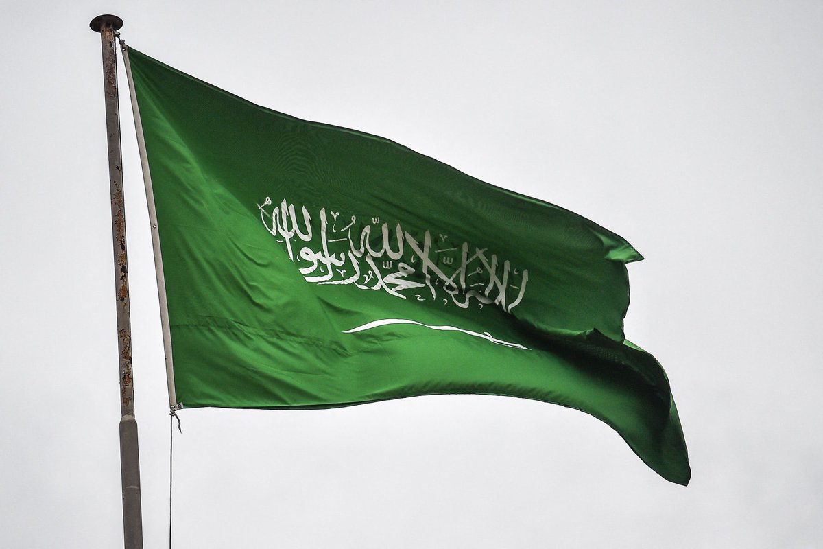 abdul85_'s tweet photo. خضراء بالعز … عالية بالمجد 🇸🇦

هوية وطن، عهد وقيادة، توحيدٌ يُلهم، وتاريخٌ يُروى، وطموحٌ يعانق السماء. 🇸🇦

#يوم_العلم https://t.co/hd497JgyU8