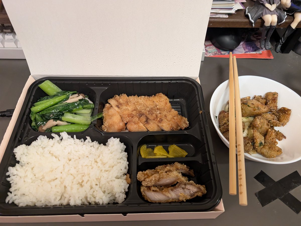 apolkingg8's tweet photo. 秋葉原附近的台灣便當店，台到爆炸。便當很台，鹹酥雞很台，裝潢很台，連店員都很台，害我一時間有點錯亂XD https://t.co/2DolXh3qDY