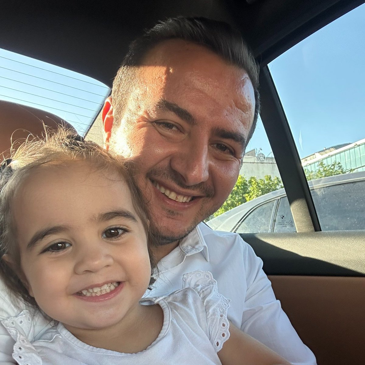 CHP Genel Başkan Yardımcısı Özgür Karabat'ın şoförü Sırrı Küçük'ün ifadesinden öne çıkanlar:

▪️ 285 gündür tutukluyum.
▪️ 4 yaşındaki kızım Masal Su’yu ayda sadece bir kez, 45 dakika görebiliyorum.
▪️ Kızıma Silivri’nin polis okulu olduğunu söylemek zorunda kaldım.
▪️ Eşim