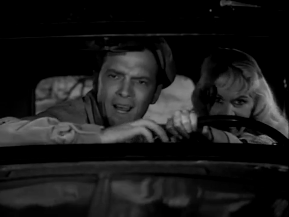 ウィリアム・ウィットニー監督作、鉛の弾丸をぶちかませ (1958)を見る。しがないウェイトレスのボニーはチンピラのガイと共に強盗行脚に乗り出すが。有名な強盗カップル“ボニーとクライド”の史実を緩く元にした犯罪活劇で、主演Dプロヴァインのキャラ立ちを含め、筋者らの哀歌として中々味のある佳作。