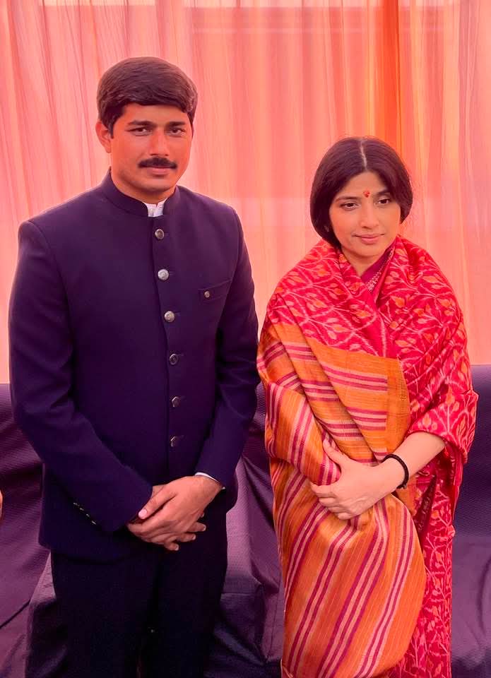 anupa2y's tweet photo. एक परिवारिक शादी समारोह में मैनपुरी की लोकप्रिय सांसद श्रीमती @dimpleyadav जी से मुलाकात..

#dimpleyadav #Indian 
#politics #viralvideochallenge #vidioviral https://t.co/mXrINw1fdc
