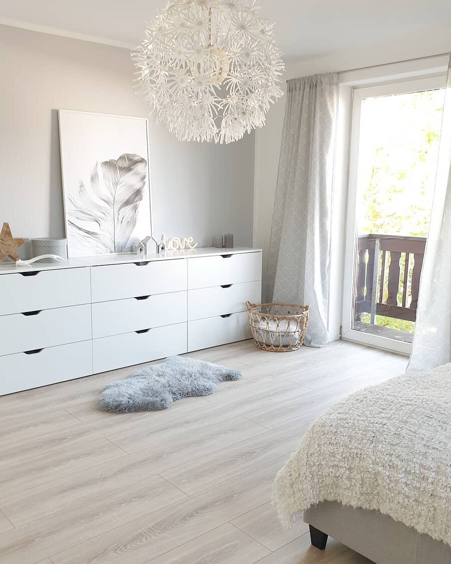 Namoojinnawat's tweet image. Spring clean your space (and soul)!  Sort old clothes, books, and trinkets—keep what sparks joy, donate what doesn’t. Your clutter-free corner awaits! #DeclutterChallenge #OldItemsSorting