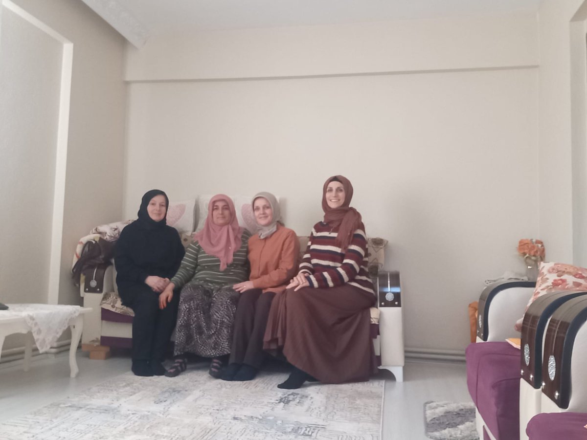 sapanca_akkadin's tweet photo. Rüstempaşa ve Çayiçi mahallelerimizde, İlçe Kadın Kolları Başkanımız Sayın Arzu Akçay ve Yönetim Kurulu Üyelerimiz ile birlikte hemşehrilerimizi ziyaret ederek gönül köprülerimizi güçlendirdik. Samimi sohbetlerle hasbihal ettik, talep ve önerileri dinledik. Milletimizle aynı yolda, aynı hedefe yürümeye devam ediyoruz.
#MilletimizleYolumuzBir 

@tugbaisikercan