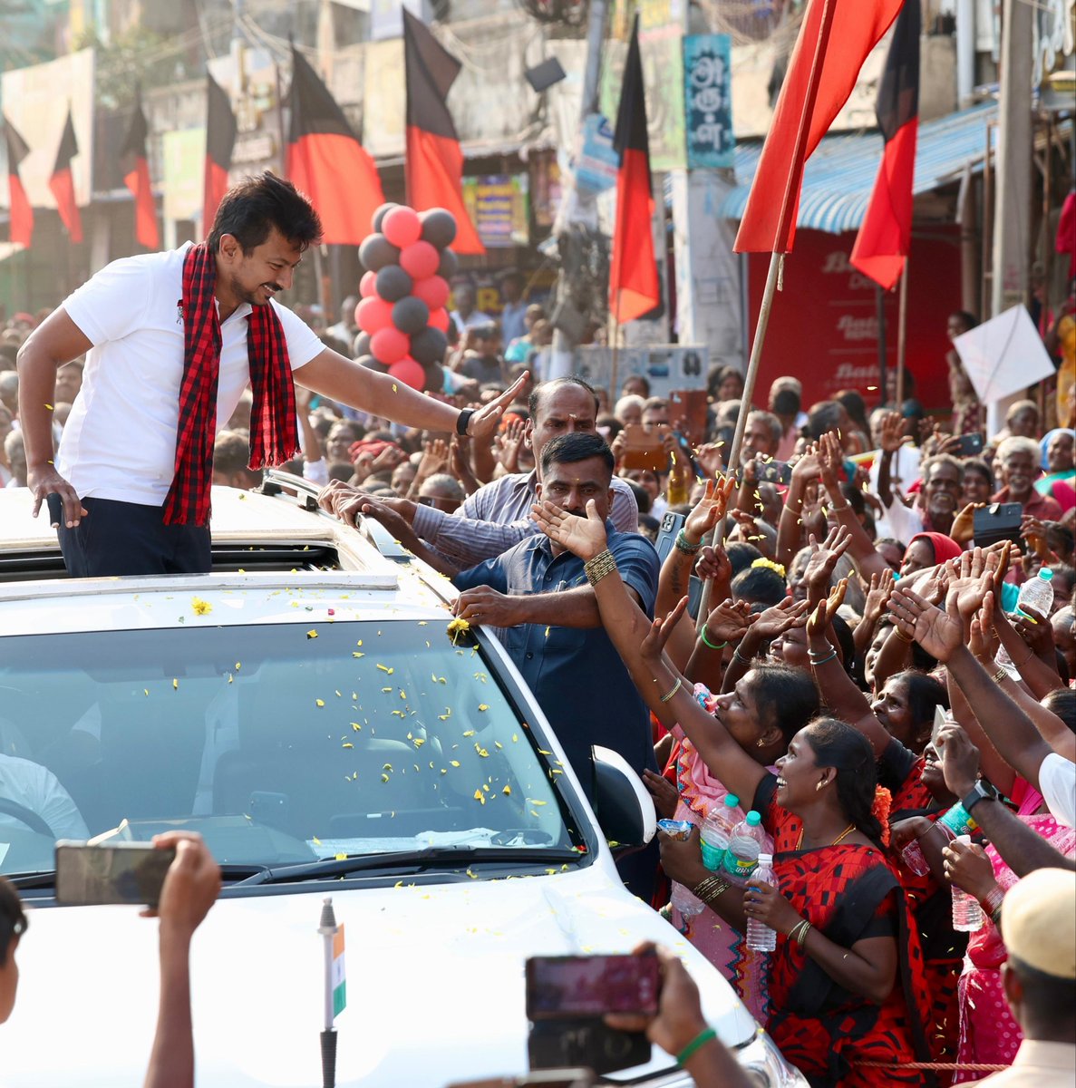 Udhaystalin's tweet photo. கடலூர் மேற்கு மாவட்டத்திற்கு இன்று வருகை தந்த போது, திட்டக்குடியில் உற்சாகமிகு வரவேற்பை அளித்த கழக உடன்பிறப்புகளுக்கு என் அன்பும், நன்றியும்!

@cvganesan1 https://t.co/dqLry9p48g