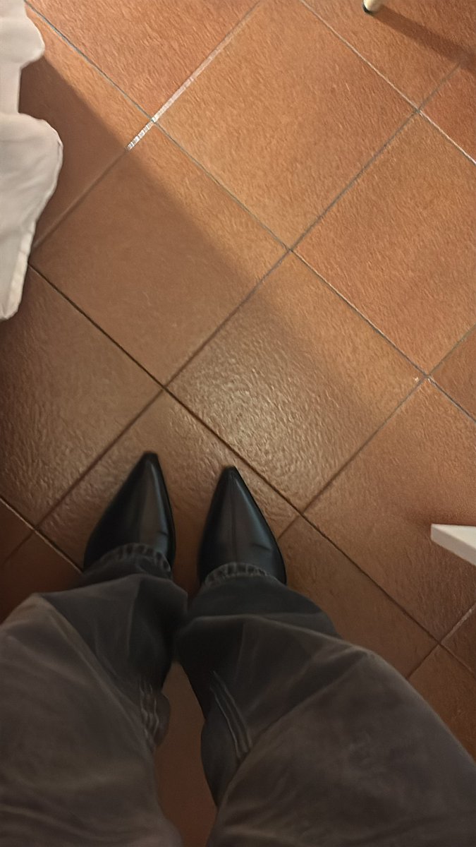 twinkssboy's tweet photo. SLAVE? https://t.co/bwHvEhRW0T