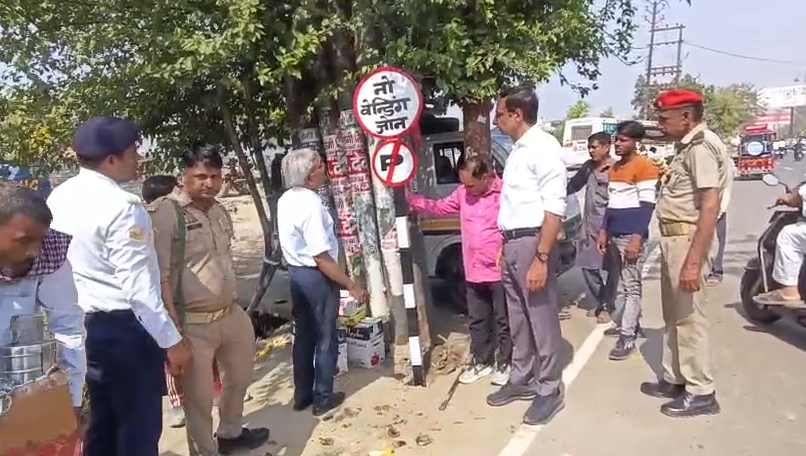 bstvlive's tweet photo. संभल : एआरटीओ चलाया चेकिंग अभियान
➡सभी प्रकार के 69 वाहनों के काटे चालान
➡ओवर लोड वाहन को किया गया सीज
➡सड़क किनारे खड़े वाहनों के काटे चालान
➡6 गाड़ियों को किया गया सीज
#Sambhal #ARTO #CheckingDrive @sambhalpolice https://t.co/ZamNoagxPk