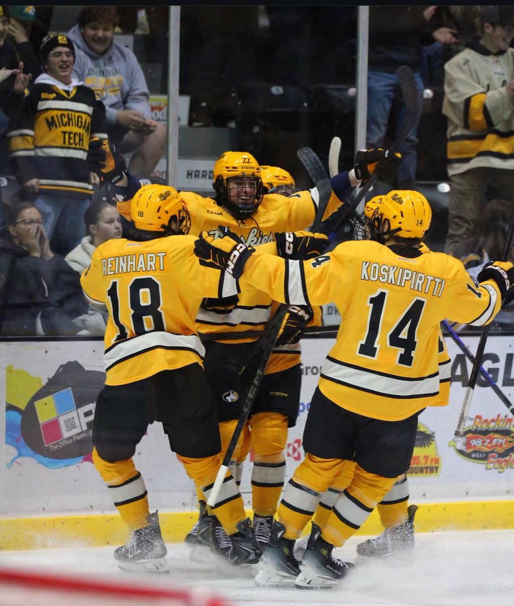 The Huskies Pep Band tweet media