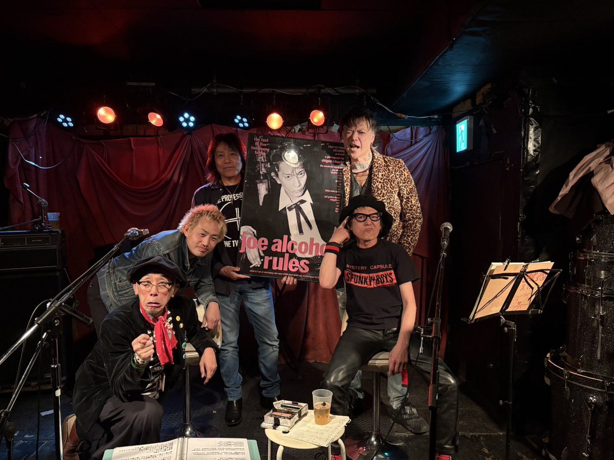 GLORY_BOYS_JWP's tweet photo. \\\✨💫THANK YOU!!! 幡ヶ谷💫✨///

昨日は幡ヶ谷 CLUB HEAVY SICKにて開催された
"JOE ALCOHOL BIRTHDAY SPECIAL!!"に元々出演予定だったTORUxxxさんが体調不良の為急遽代打で弾き語り出演させて頂きました‼︎

大事な1日のピンチヒッターとして私を指名して下さった幡ヶ谷 CLUB HEAVY SICKのツネさん、ヘビーシックの皆様、J.A.M.F Yuyaさん、共演して下さったWOLFさん、YOSHIYAxxxさん、KAZUKIさん、Go!さん、そして目撃して下さった皆様、本当に有難う御座いました！！！

大先輩方の中に混ぜて頂きとても良い刺激になった1日でした‼️

これも全てはJOEさんが作ってくれた縁。

本当にJOEさん有難う&昨日はハッピーバースデー🎂

3/7に引き続きJOEさんの誕生日に携われて嬉しかったです。