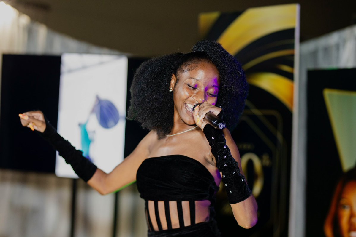 Latoya Stella tweet media