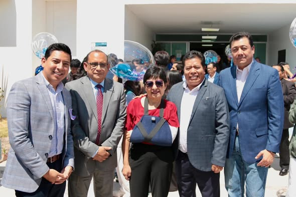 #VISION en #Tecamachalco
Durante el Informe de Labores del Dr. Fernando Utrera Quintana, director de la Facultad de Medicina Veterinaria y Zootecnia de la BUAP, el presidente municipal Mateo Hernandez LopezMateo Hernández López felicitó al académico por los avances.