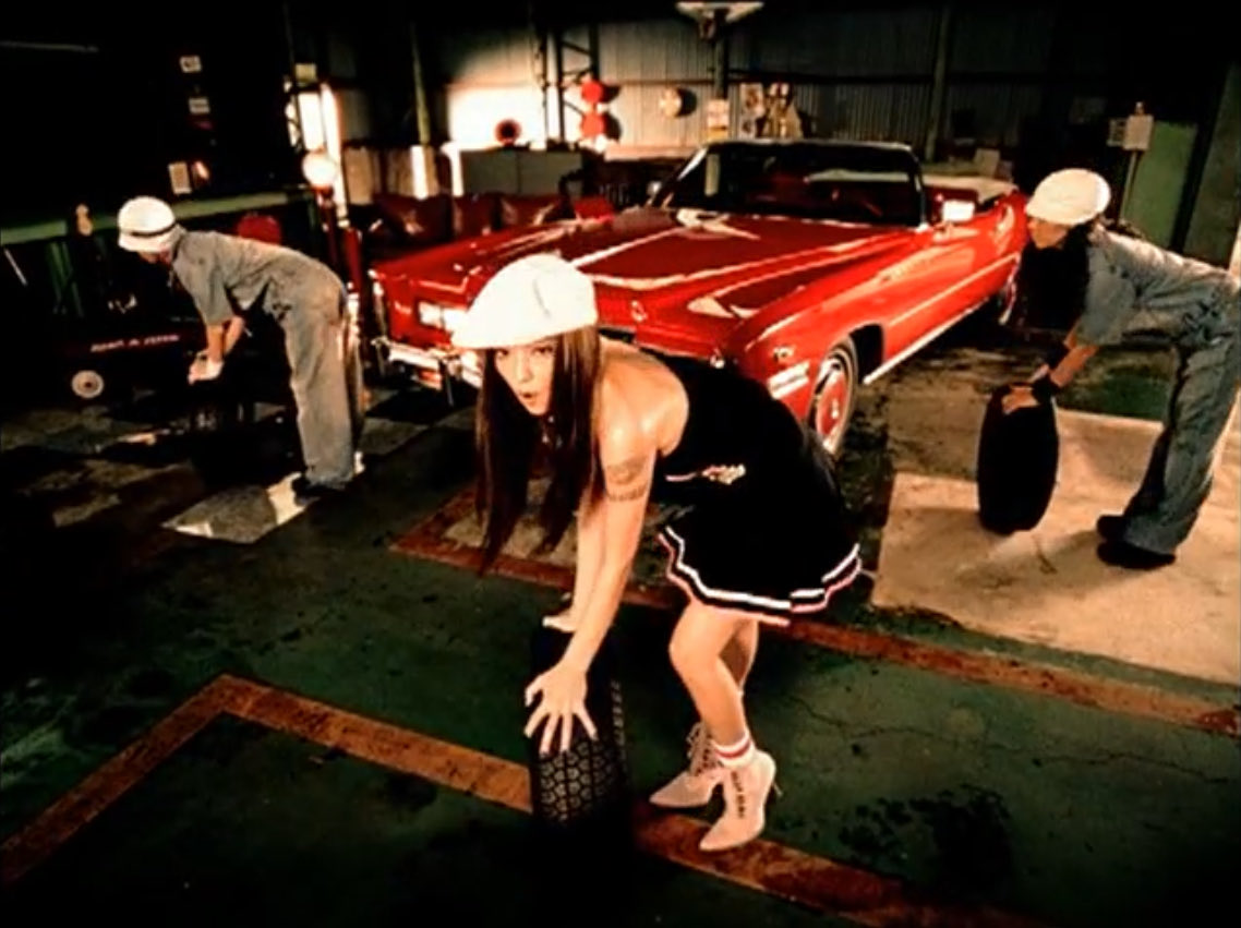 KylieWorldWide's tweet image. 安室ちゃんがPut 'Em UpのMVで履いてるブーツ👢可愛いよね✨
#安室奈美恵
#PutEmUp
#安室奈美恵PutEmUp