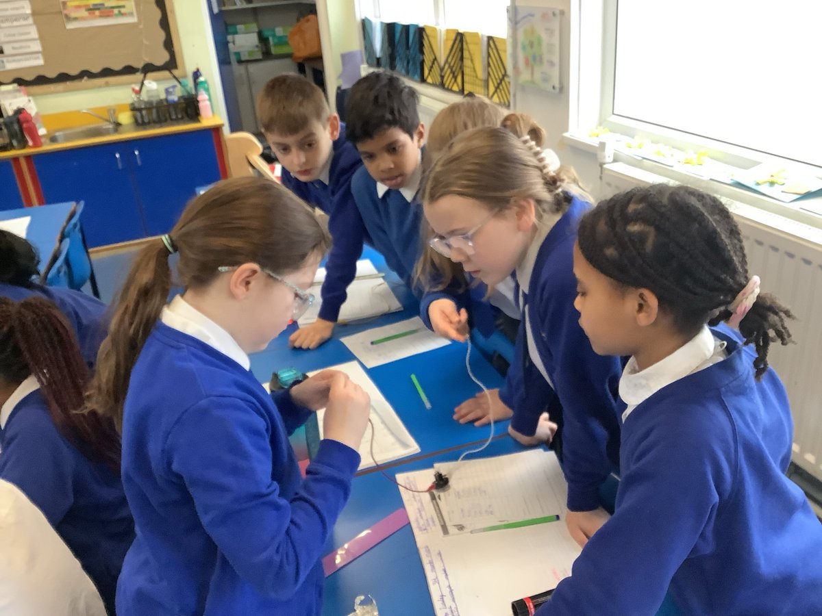 AbbeyPrimary's tweet image. #Y4 have discovered through their investigation that plastic and rubber are electrical insulators. If plastic and rubber are electrical insulators, do you know why they are used in electrical wires? #Science