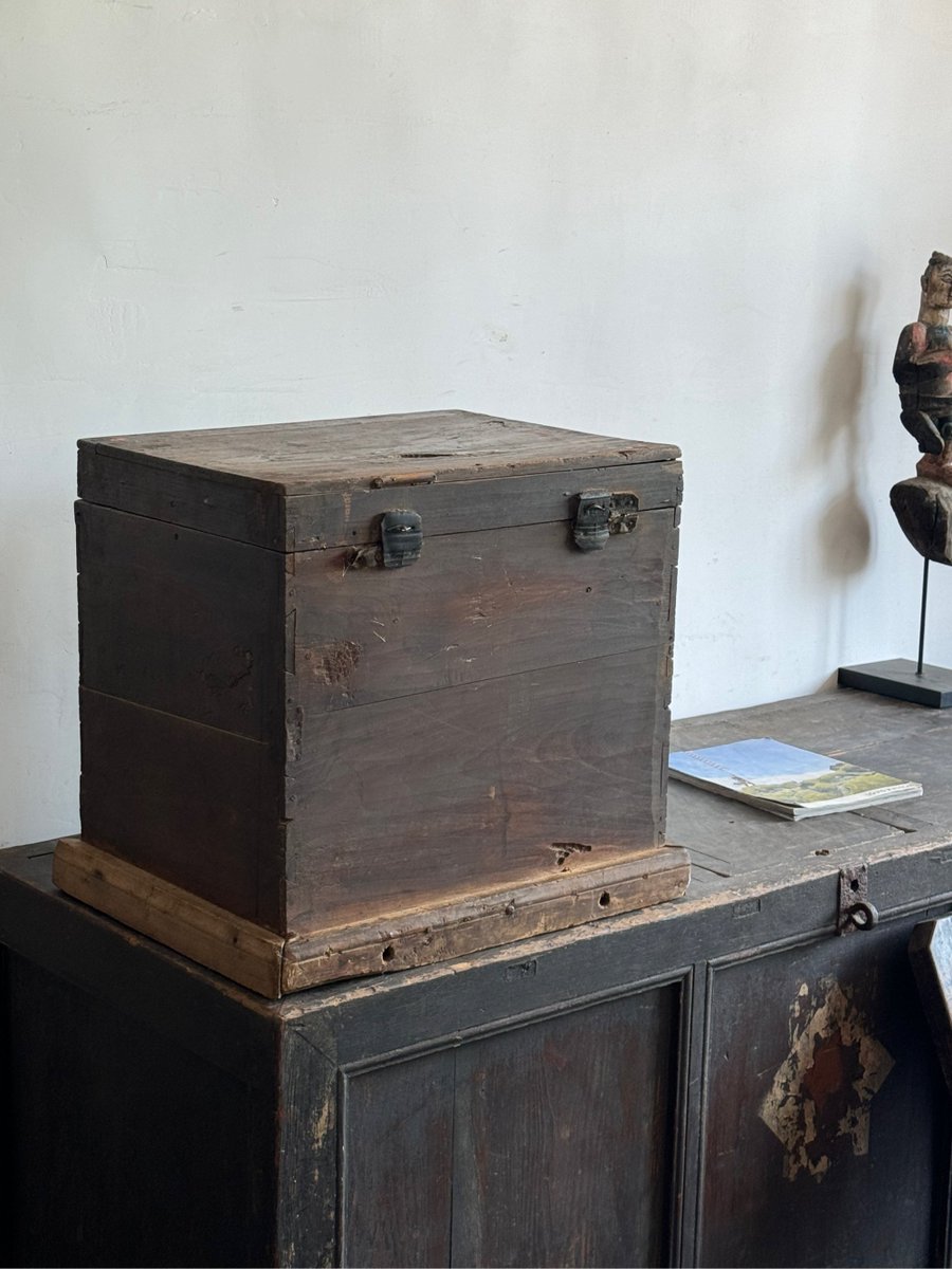 gangganghao1's tweet image. Sorting old stuff today!  Found forgotten treasures (and way too many socks) — time to donate, keep, or recycle. Who’s with me #Declutter #OldStuffSorting