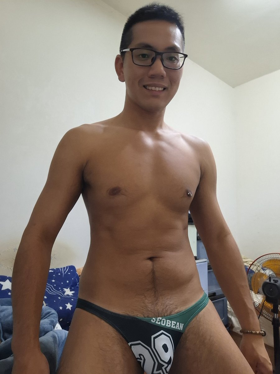 來展示一下新買的內褲🤭🤭