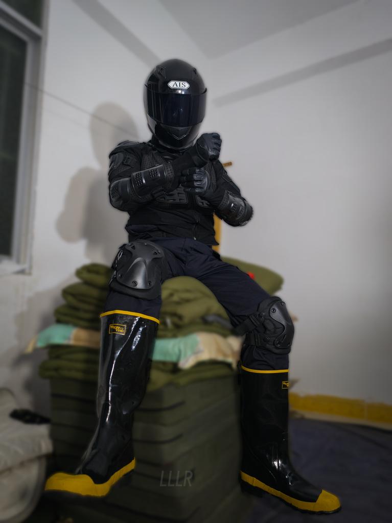 Latexnight tweet media